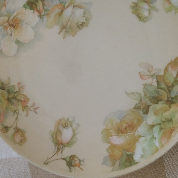 Hand painted porcelain gold rose  plate Royal Austria signed Janns 9" wide - Picture 3 of 7